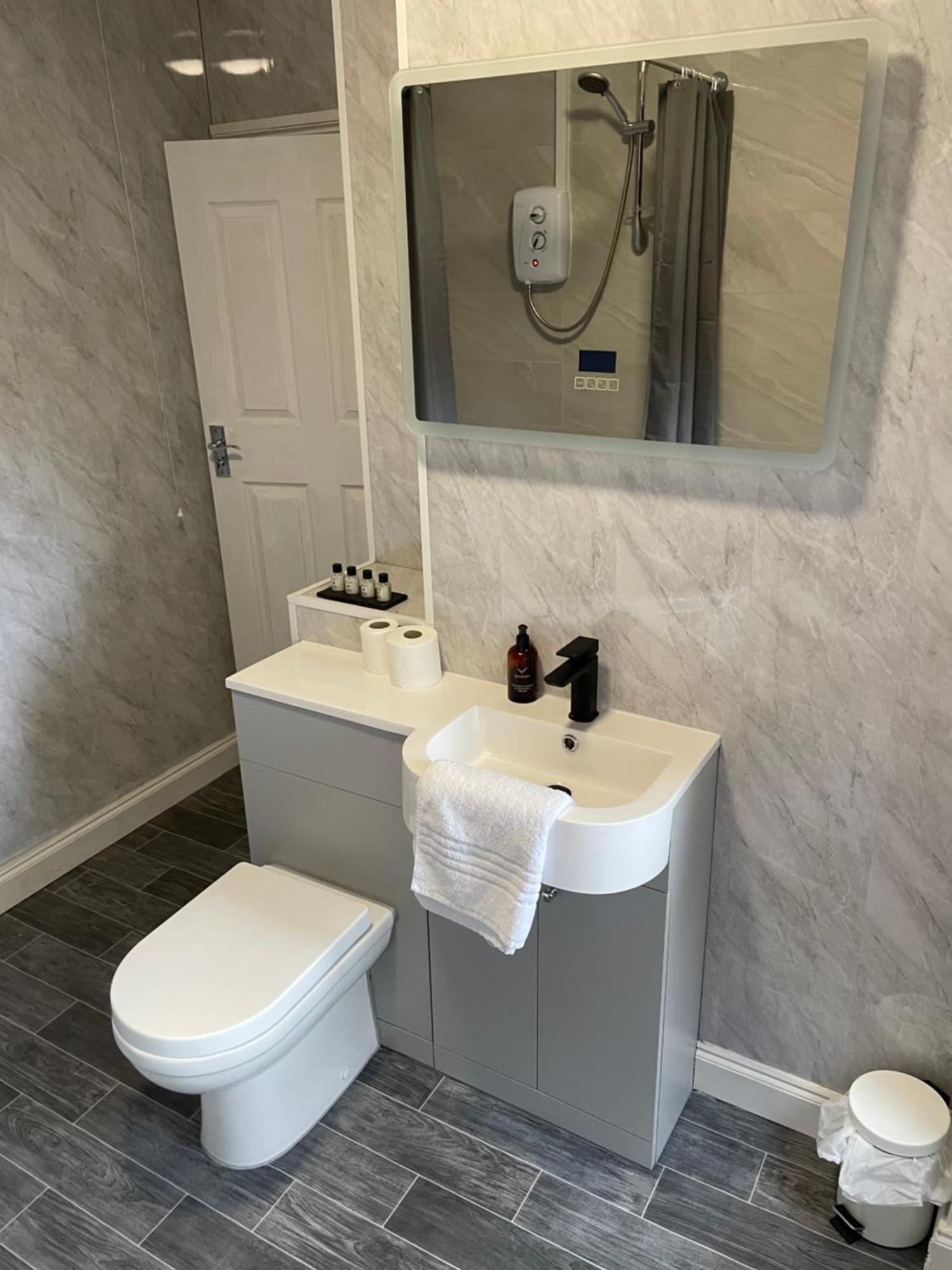 Barons Court Hotel Wolverhampton Zewnętrze zdjęcie