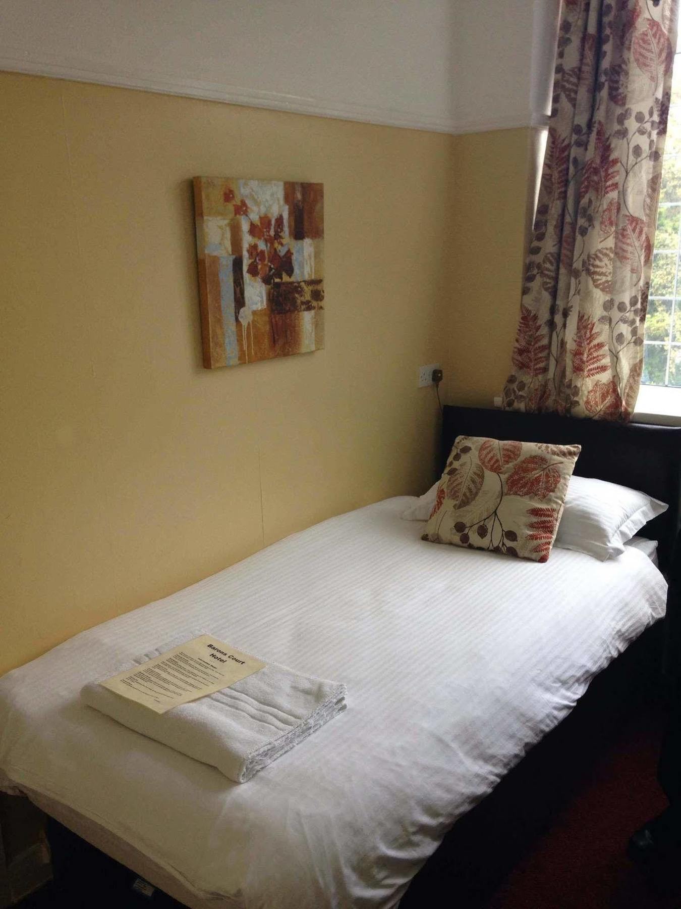 Barons Court Hotel Wolverhampton Zewnętrze zdjęcie