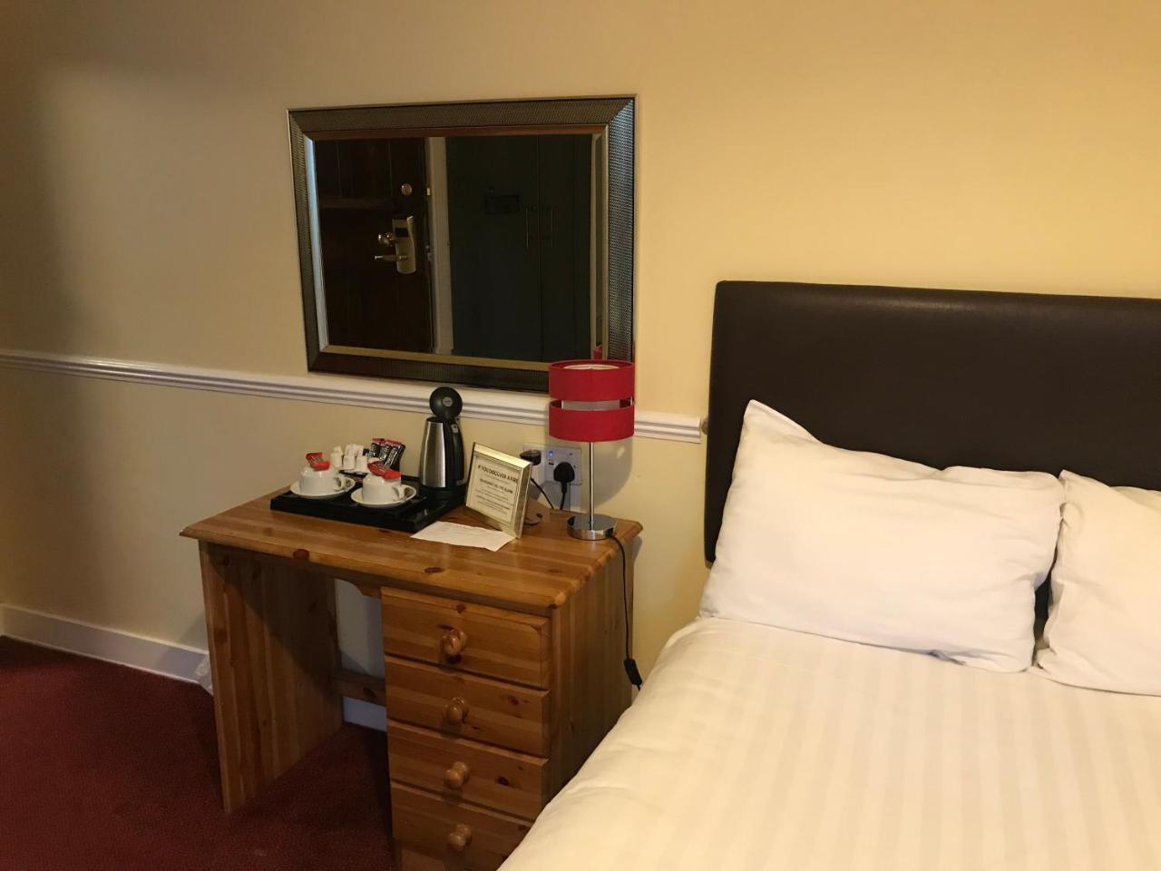Barons Court Hotel Wolverhampton Zewnętrze zdjęcie